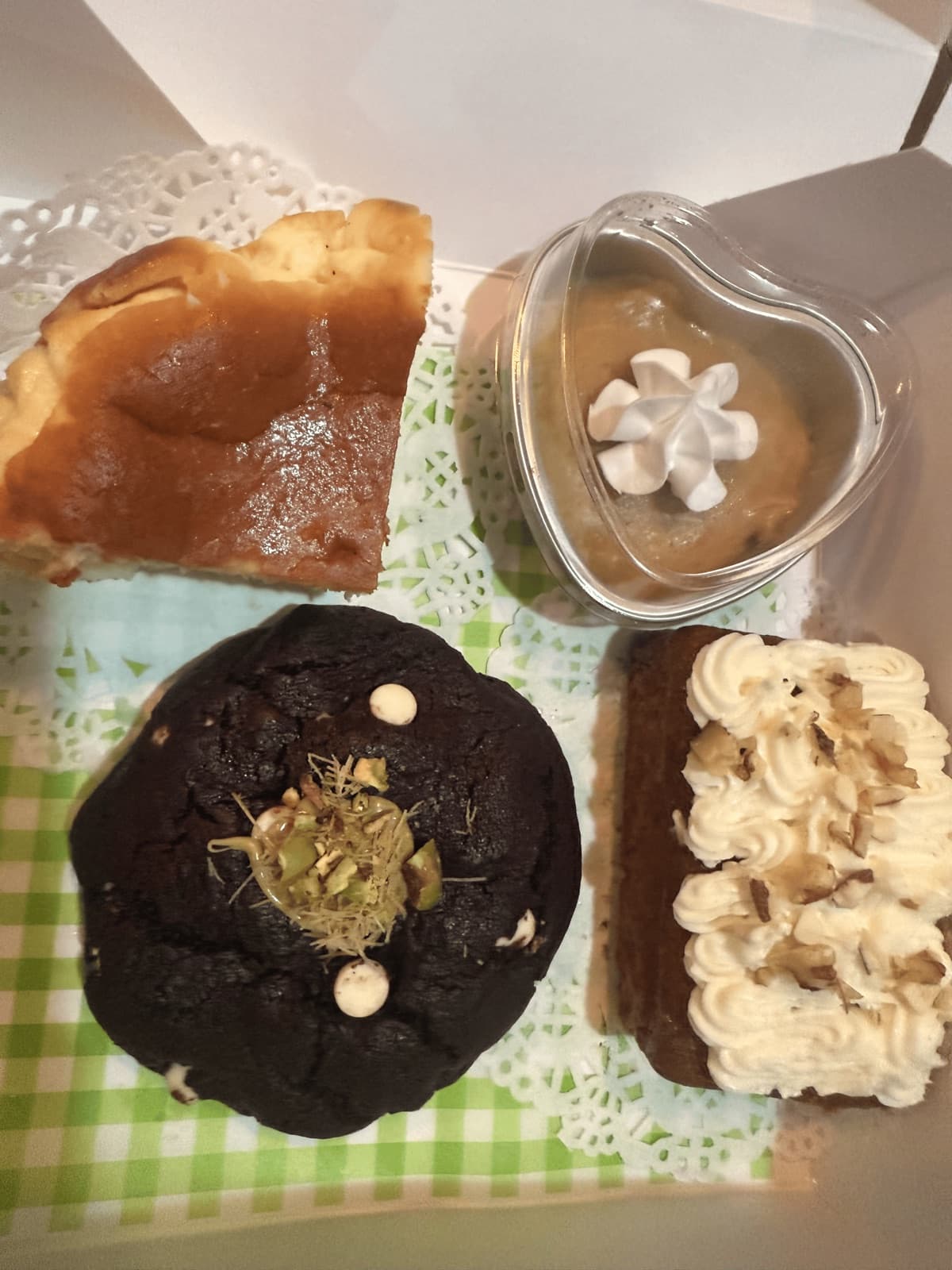 Surtido de postres artesanales de El Mesón Azucarado