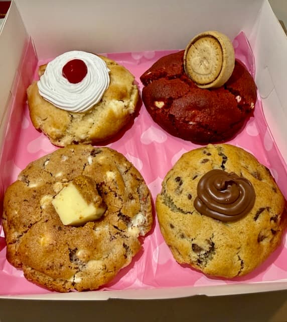 Caja de regalo con galletas artesanales de El Mesón Azucarado